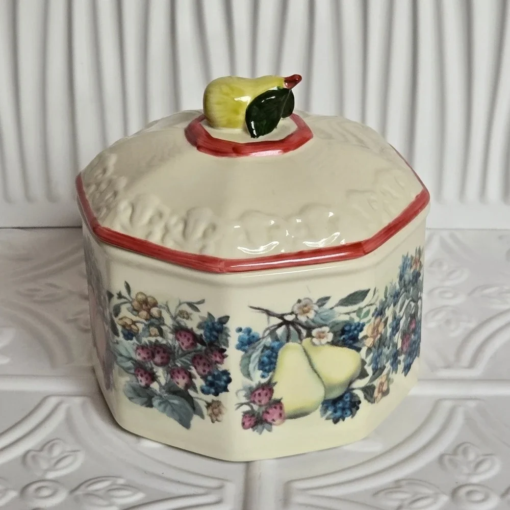 Avon Sweet Country Harvest Butter Tub,‎ Candy Dish, Trinket Dish Pear Top